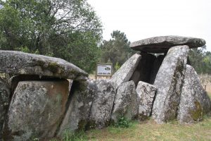 Dólmen de Cunha Baixa (2)