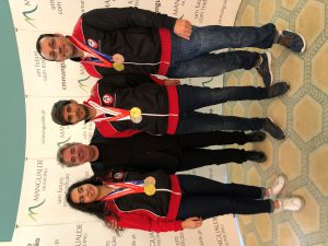 João Azevedo e atletas medalhados do Centro Bujutsu de Mangualde